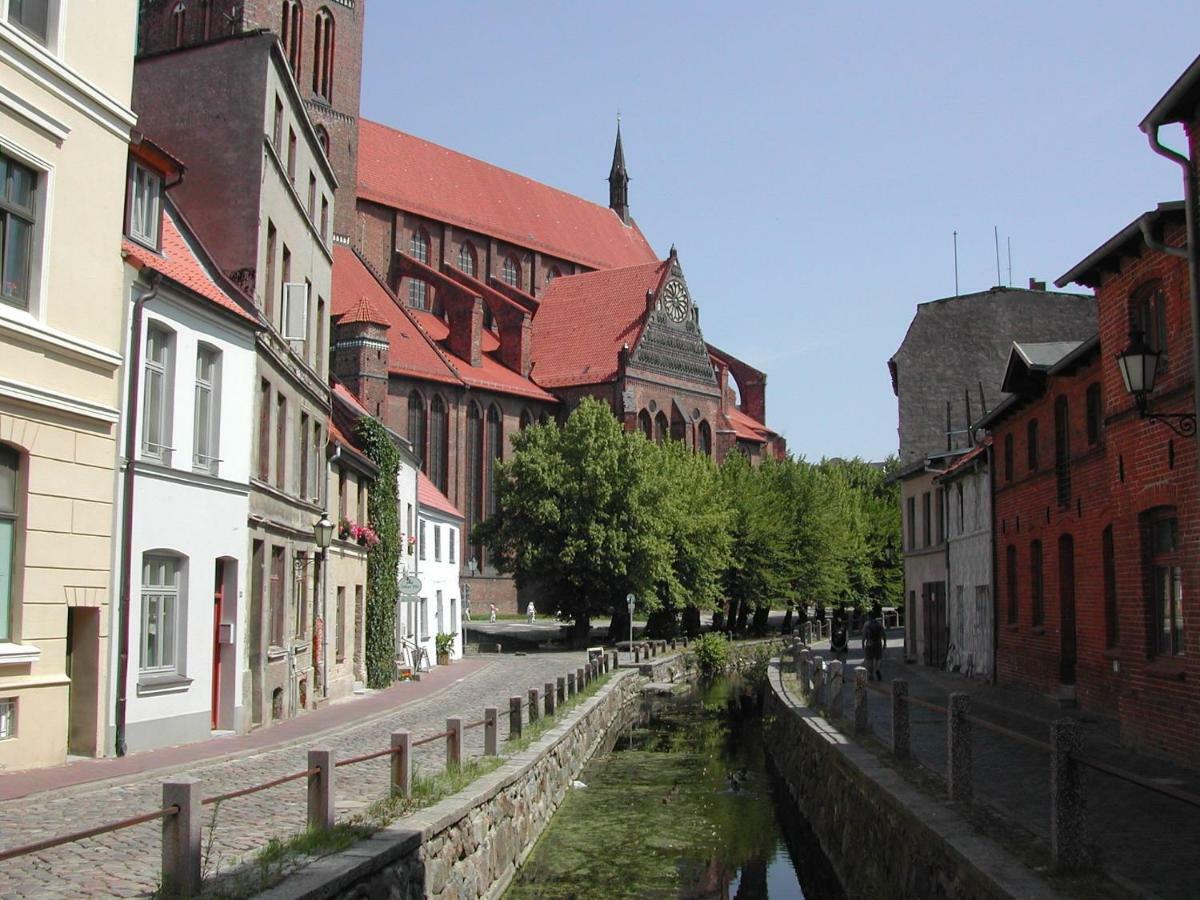 Stadtvilla Bruegemann Mit Terrasse & Parkplatz - Abc136 By Abcวิสมาร์ ภายนอก รูปภาพ